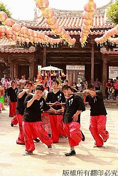 在鹿港龍山寺拍下的民俗廟會