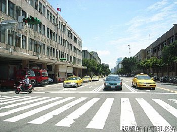 台北市政府警察局交通警察大隊路口