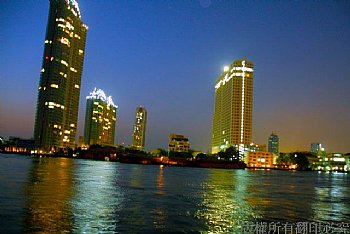 泰國湄南河渡輪夜景