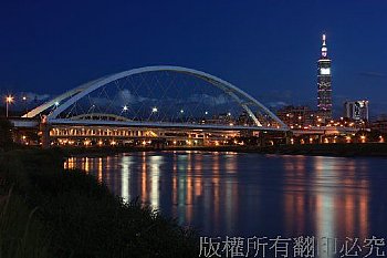 麥帥二橋夜景 