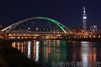 麥帥二橋夜景 