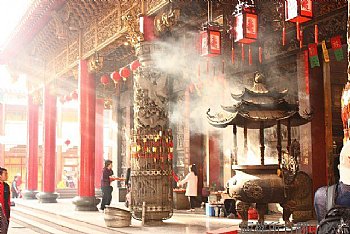 台南鹿耳門聖母廟嬝嬝的香煙