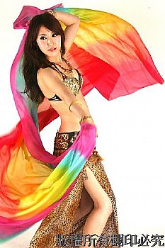 美豔絕倫的中東肚皮舞其舞儀美姿動感怡人，是女性朋友喜愛的運動之一。