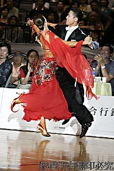 金讚盃國際標準舞比賽選手們使出混身解數其優游美姿、神儀美體令觀賞者永生難忘。