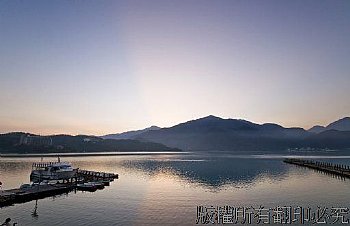 日月潭朝霧碼頭美景