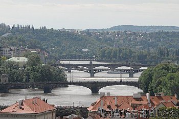 捷克布拉格 伏塔瓦河 橋與城