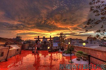 台南林百貨頂樓雨後的夕陽雲彩