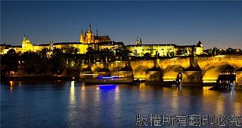布拉格城堡區與查理橋夜景