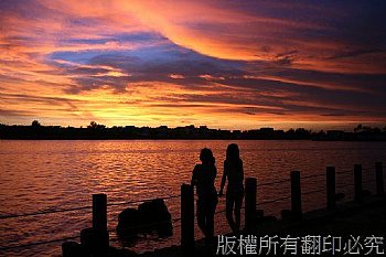 台南安平港的雲彩