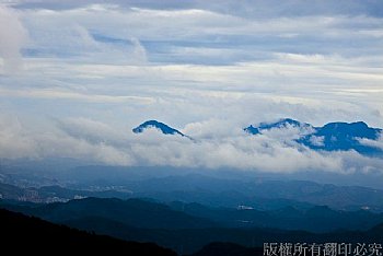 雲 天空雲彩 山巒 晨昏