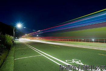 野柳龜吼海岸旁車流