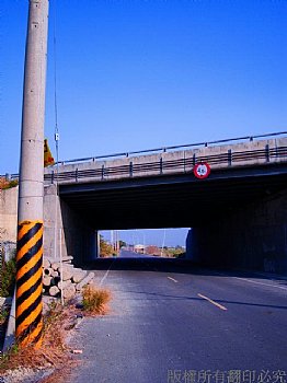 鄉間小道的隧道